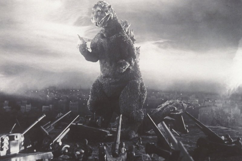 Das Urzeitmonster Godzilla vernichtet alles, was ihm in die Quere kommt … – Bild: Columbia Pictures Lizenzbild frei Das Urzeitmonster Godzilla vernichtet alles, was ihm in die Quere kommt … – Bild: Columbia Pictures Lizenzbild frei