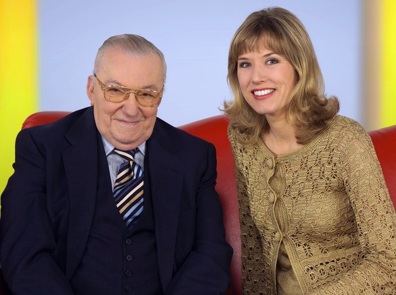 hr-fernsehen EIN ABEND MIT HEINZ SCHENK, Moderation: Franziska Reichenbacher, am Donnerstag (30.04.15) um 02:20 Uhr. Heinz Schenk mit Moderatorin Franziska Reichenbacher. – Bild: HR/​Andreas Frommknecht