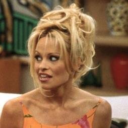Pamela Anderson – Bild: W9 Pamela Anderson – Bild: W9